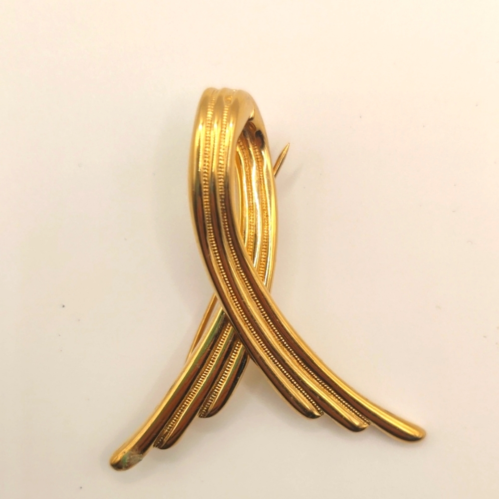 Vintage Monet Gold Tone Ribbon Brooch 